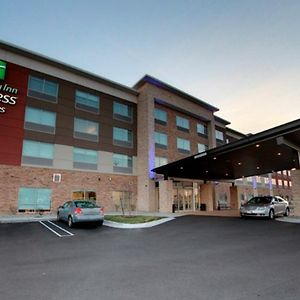 Holiday Inn Express & Suites - Detroit North - Roseville, An Ihg Hotel